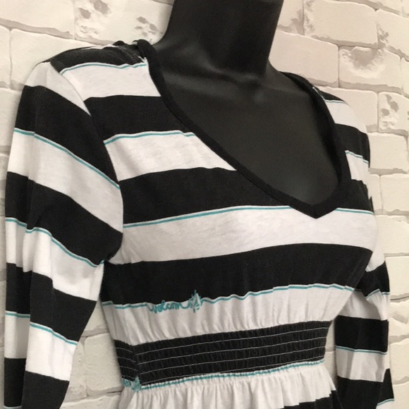 Women’s Volcom hooded lightweight shirt - Picture 1 of 4